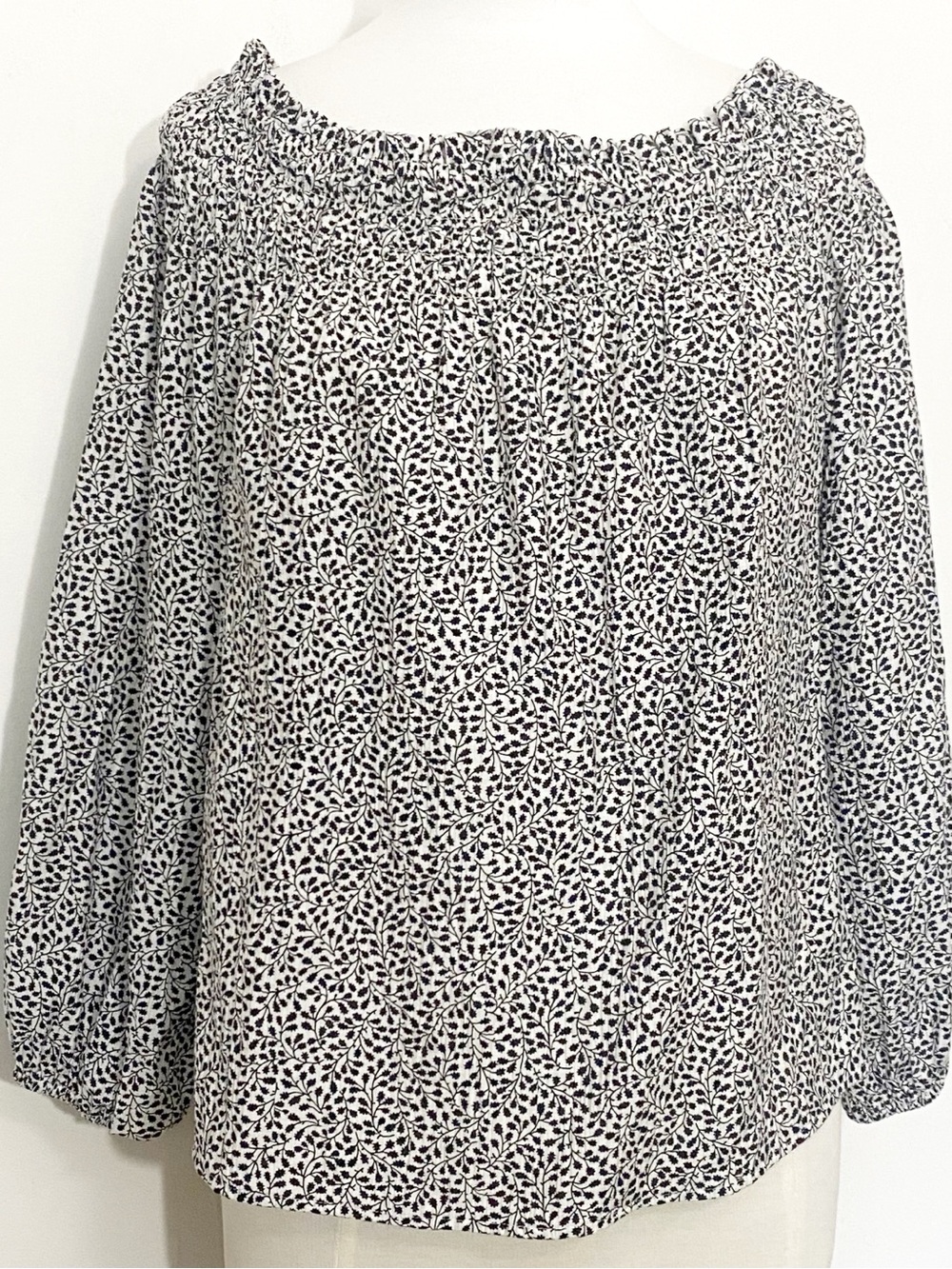 H & M Lightweight Smocked Neck On Or Off-Shoulder Women's Peasant Blouse M